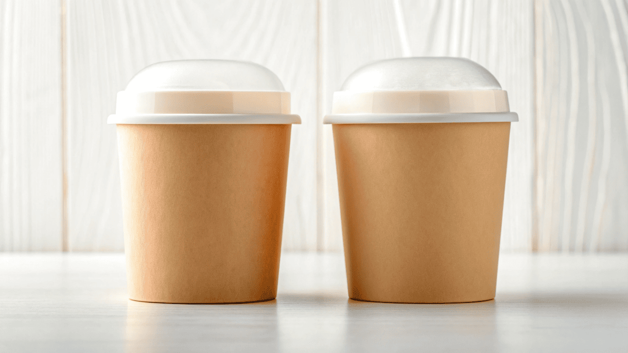 The Strategic Choice: Ice Cream Cups With and Without Lids An image comparing an ice cream cup with a secure lid next to an open cup, highlighting the choice.
