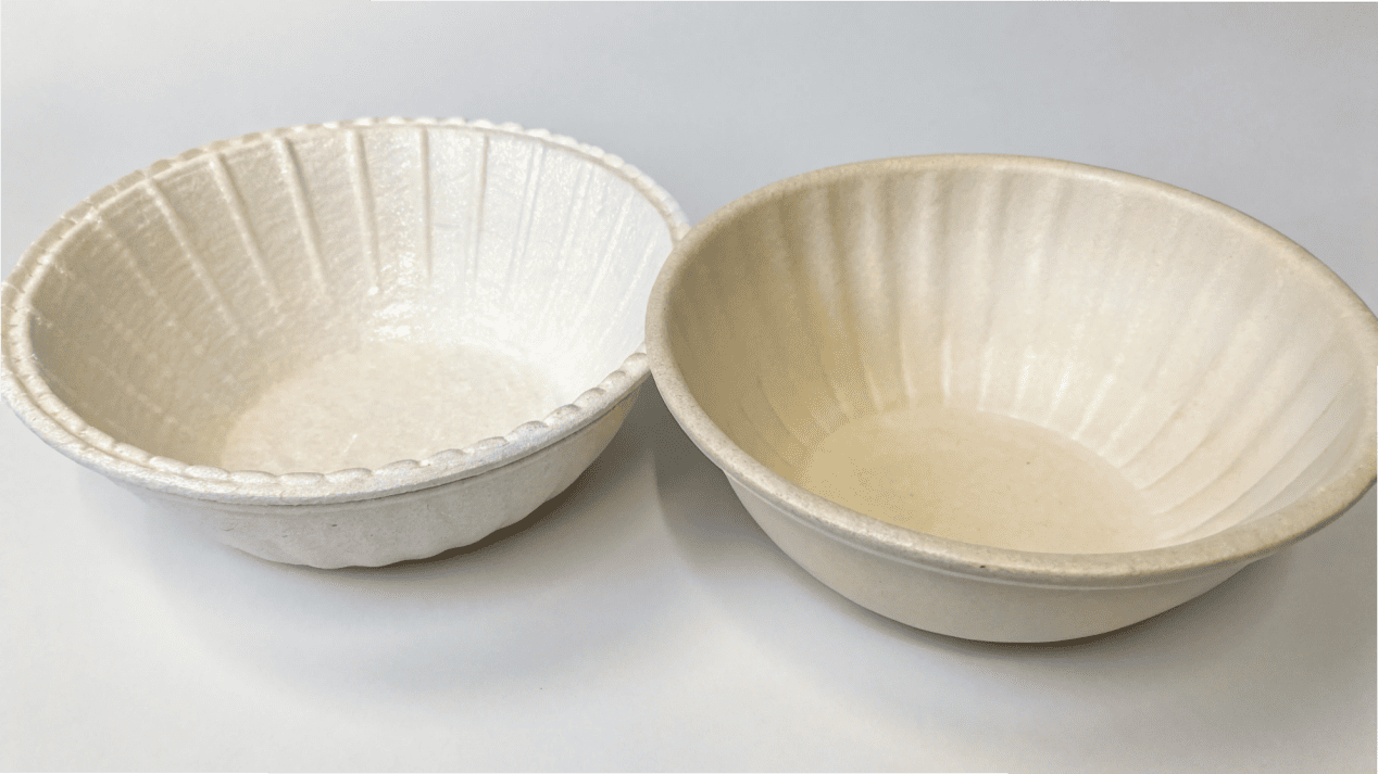 A PE-coated bowl next to a PLA-coated bowl.